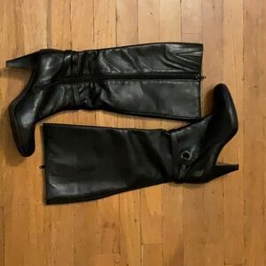 These Alex Marie knee high boots are barely used and are a size six